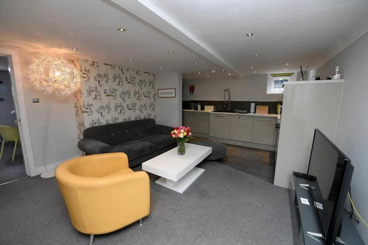 Harrogate Holiday Apartments - Harrogate Central Suite