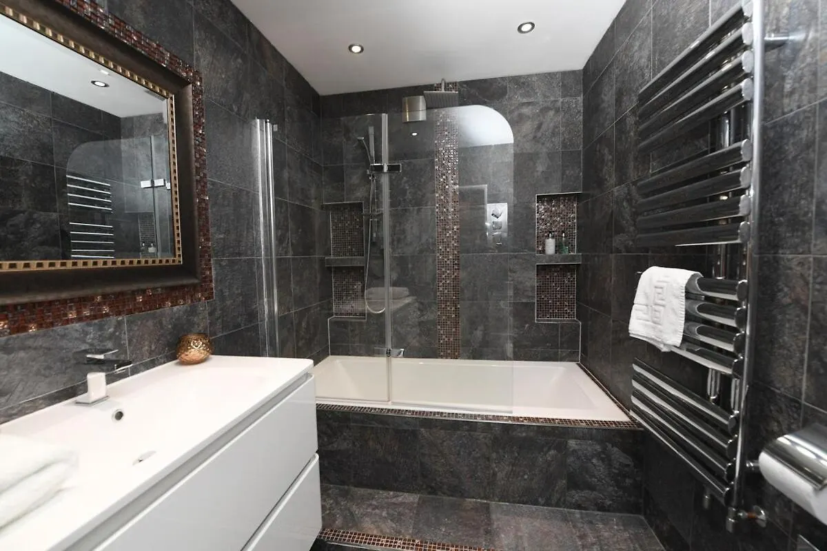 Harrogate Holiday Apartments - Harrogate Central Suite